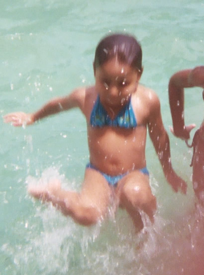 2003_12_28 Tamina Jump2 Small.jpg